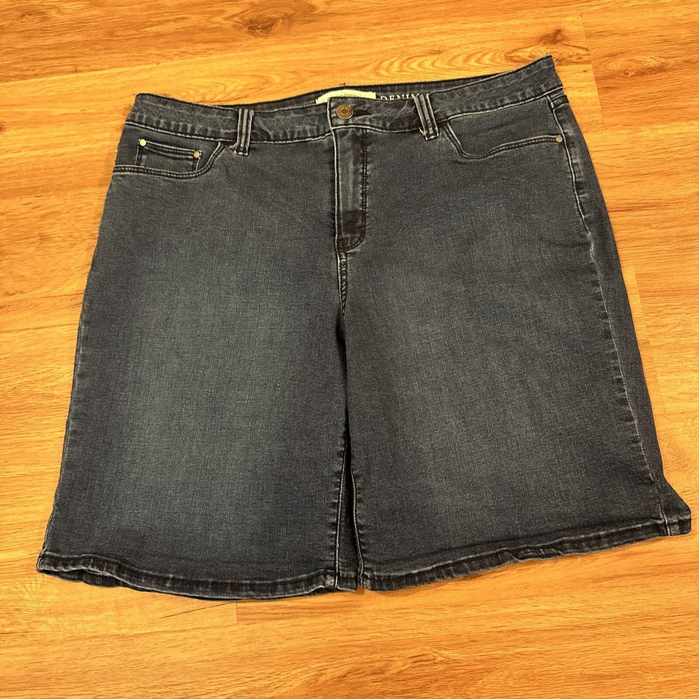 CROFT & BARROW Women's Blue Jean Bermuda  Shorts Sz 18 Dark Wash Stretch Pockets